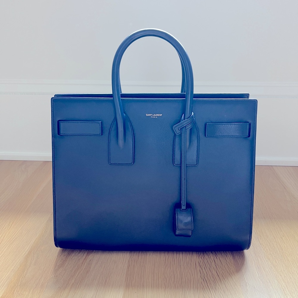 SAC DE JOUR SMALL IN SMOOTH LEATHER